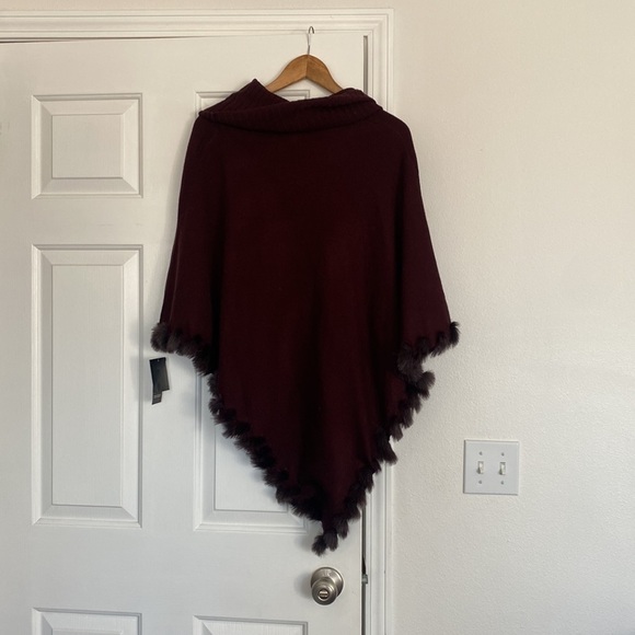 Alfani NWT plum fur trim sweater poncho. - Picture 7 of 8